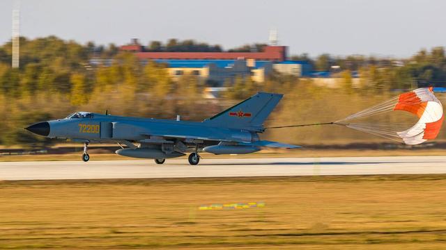 關(guān)于2022年殲-7還有多少架的探討，探討，殲-7戰(zhàn)機(jī)在2022年的數(shù)量概況