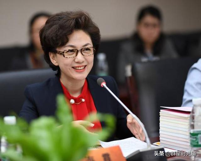 海霞個(gè)人簡(jiǎn)歷——一位杰出人才的成長(zhǎng)歷程，海霞的成長(zhǎng)歷程，一位杰出人才的奮斗與成就