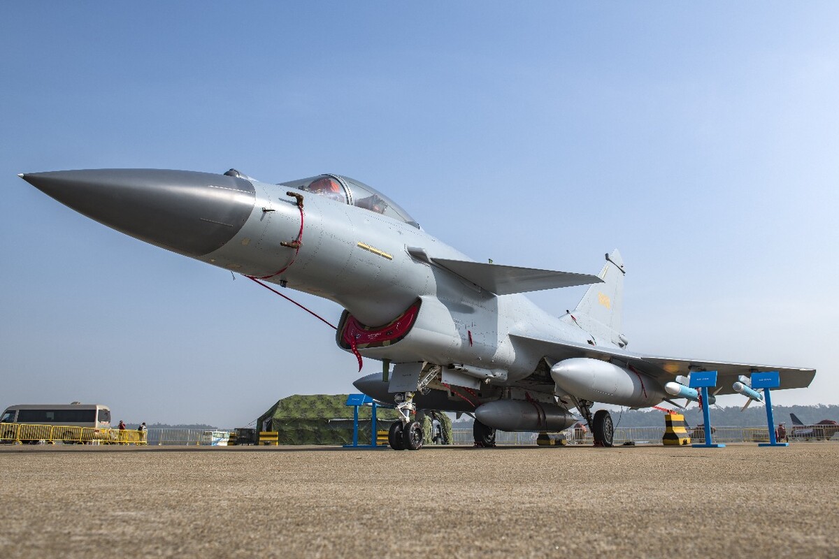 殲-10B戰(zhàn)斗機(jī)，空中力量的卓越代表，殲-10B戰(zhàn)斗機(jī)，空中力量的杰出代表