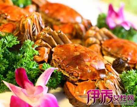 螃蟹不能和什么食物一起食用——食物搭配禁忌解析，螃蟹的食物搭配禁忌解析——哪些食物不宜與螃蟹同時(shí)食用？