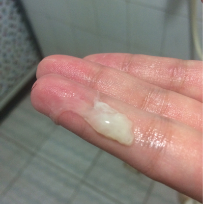 陰部流出來的液體是什么？全面解析女性分泌物，女性陰部流出液體的全面解析，了解女性分泌物成分與特性